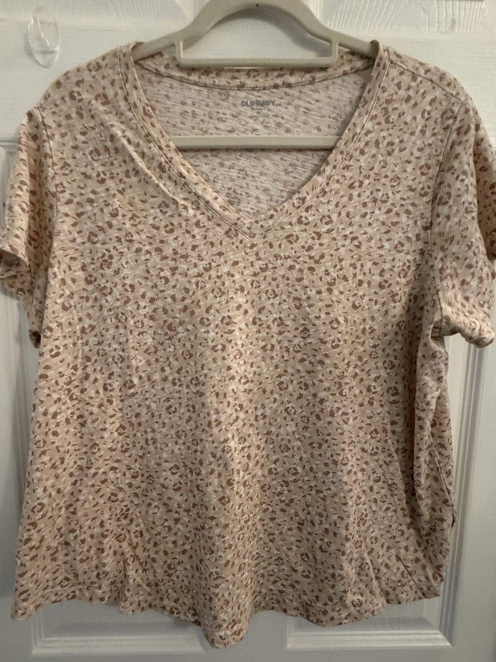 Old Navy Pink & Brown Leopard-Print V-Neck Tee. Size XL $8